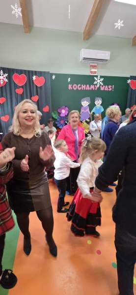 615215896_909882898234490_5384055618273236354_n