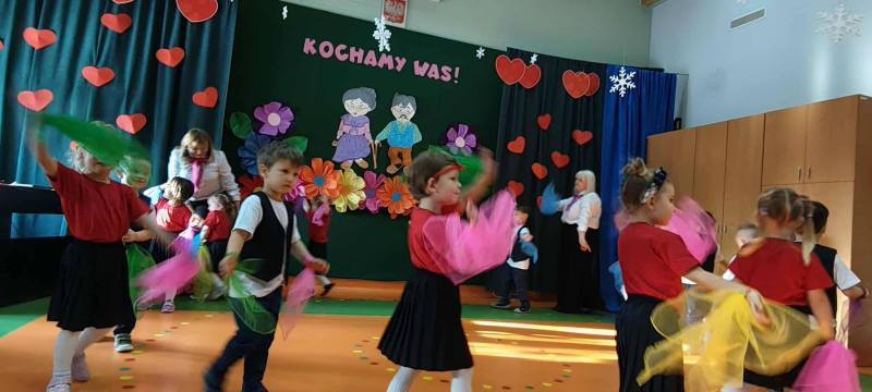 615269615_909877781568335_2079945483280022592_n