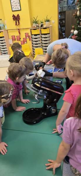 599940780_887294363826677_1263338505363413574_n