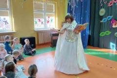 Spotkanie zimowe "Królowa śniegu" z p. bibliotekarką  