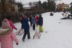 Zabawy na śniegu - kulig gr. VI